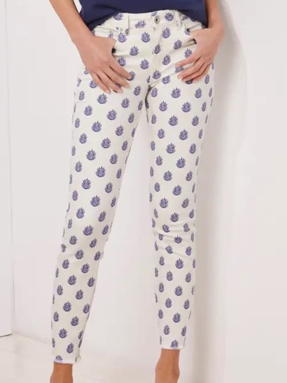 Women's Vineyard Vines Jamie Print Skinny Jeans in "Fleur de Leaf Deep Bay" 30